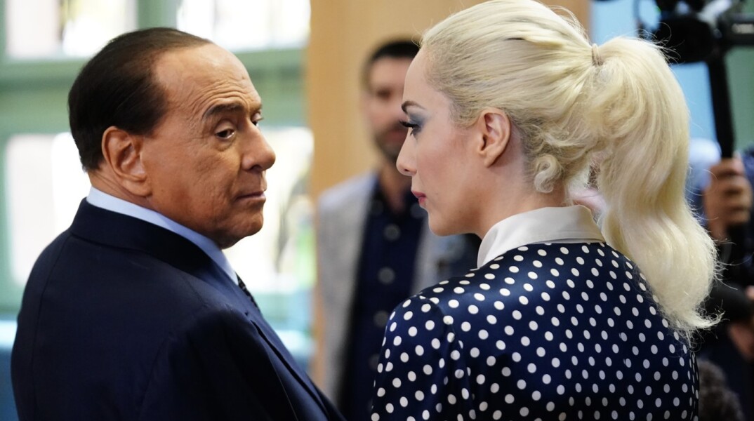 Ο Σίλβιο Μπερλουσκόνι με την σύντροφό του Marta Fascina © Pier Marco Tacca/Getty Images