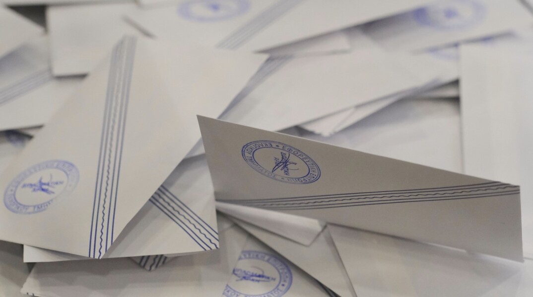 Τρεις δημοσκοπήσεις συμφωνούν: «Καρμπόν» η κάλπη της 25ης Ιουνίου