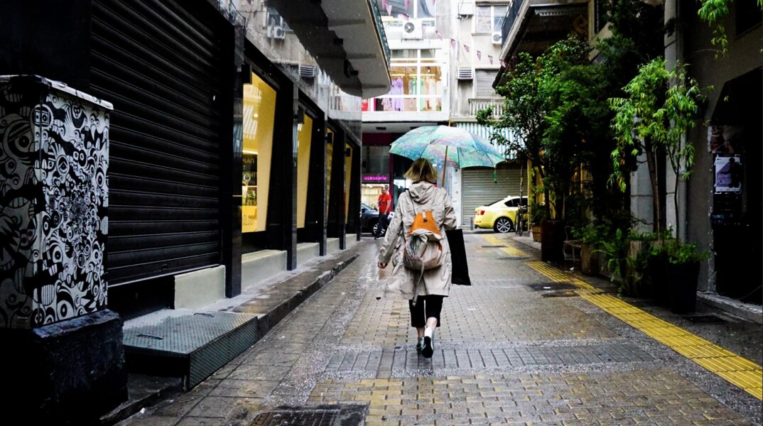 Βροχερός ο καιρός την Παρασκευή, έως 29 βαθμούς η θερμοκρασία