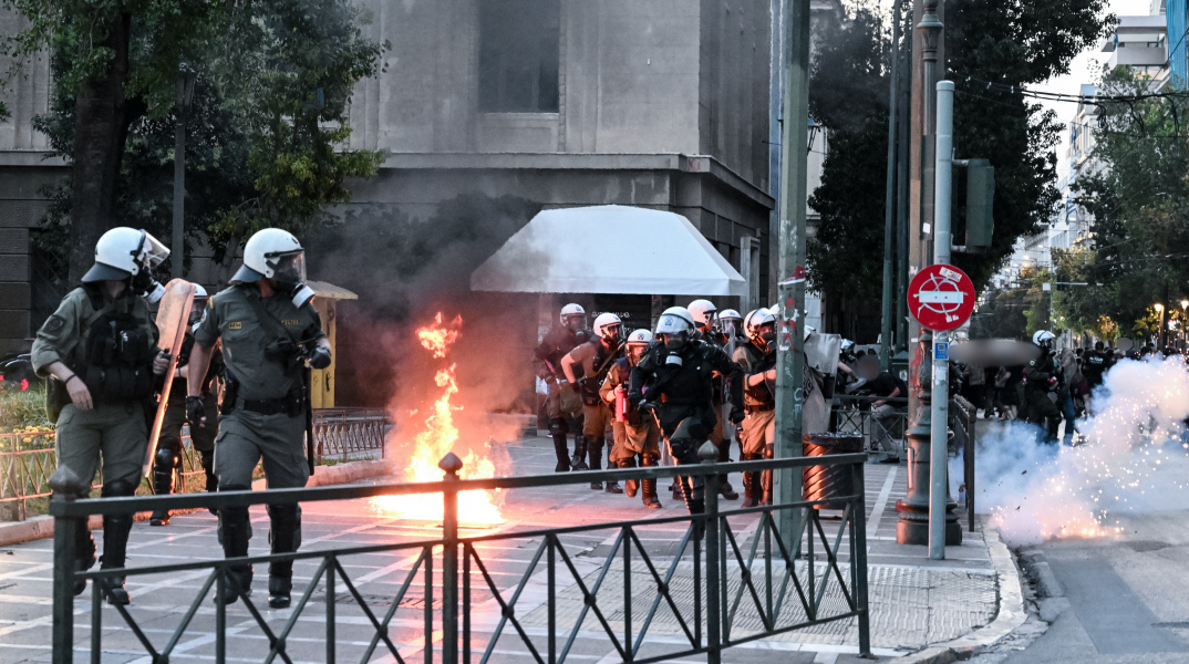 Επεισόδια στην πορεία για το ναυάγιο στην Πύλο