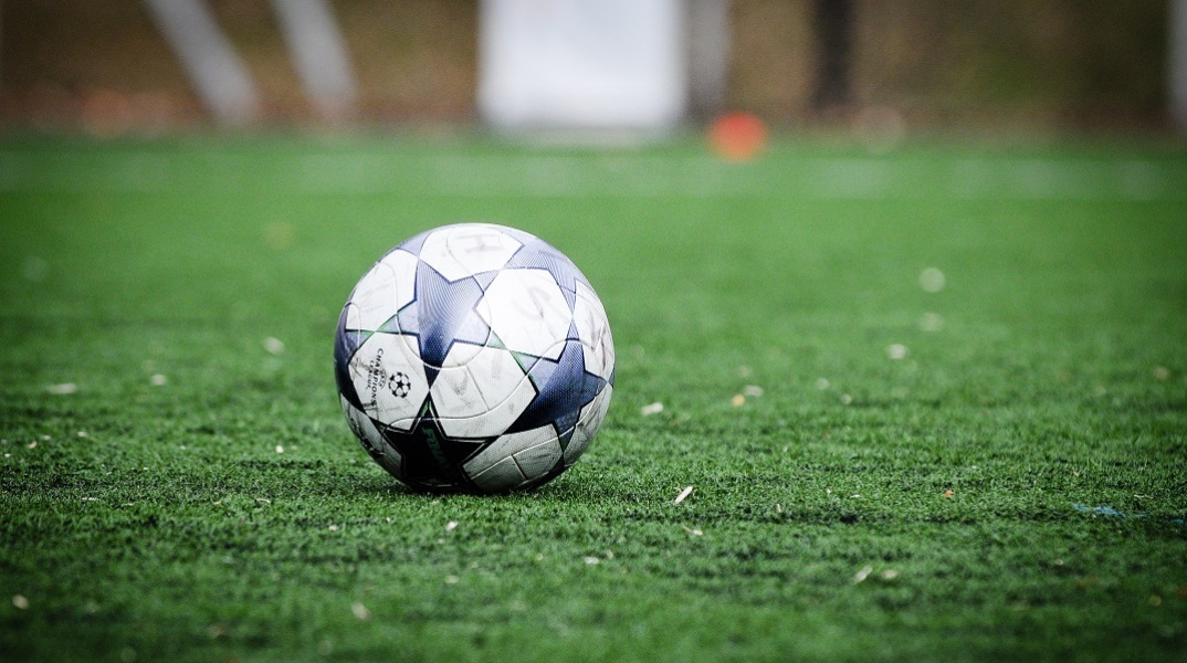 Συνελήφθη παλαίμαχος ποδοσφαιριστής για απάτες με αγοραπωλησίες οικοπέδων