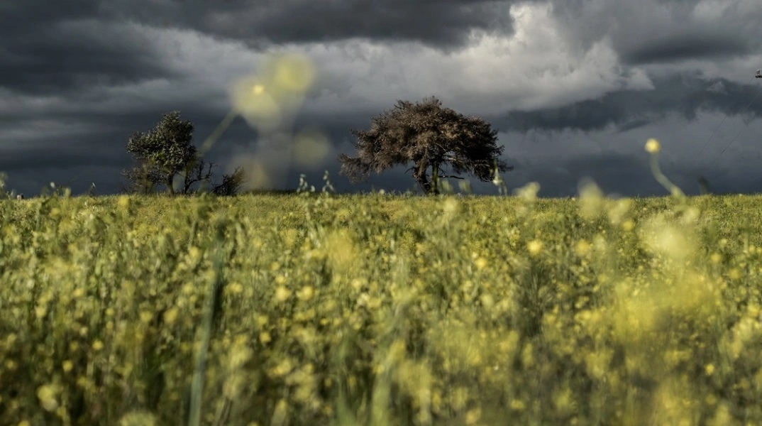Καιρός: Βελτιώνεται μέχρι να ξαναχαλάσει: «Ο Ω εμποδιστής δεν έφυγε»