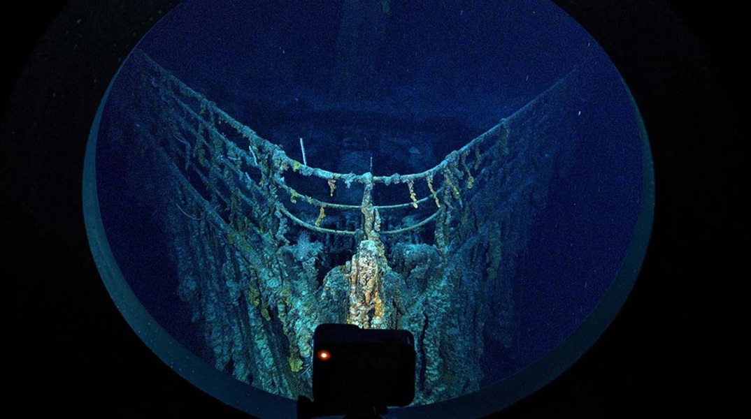 Ο Τιτανικός, όπως φαίνεται μέσα από το υποβρύχιο σκάφος της OceanGate Expeditions