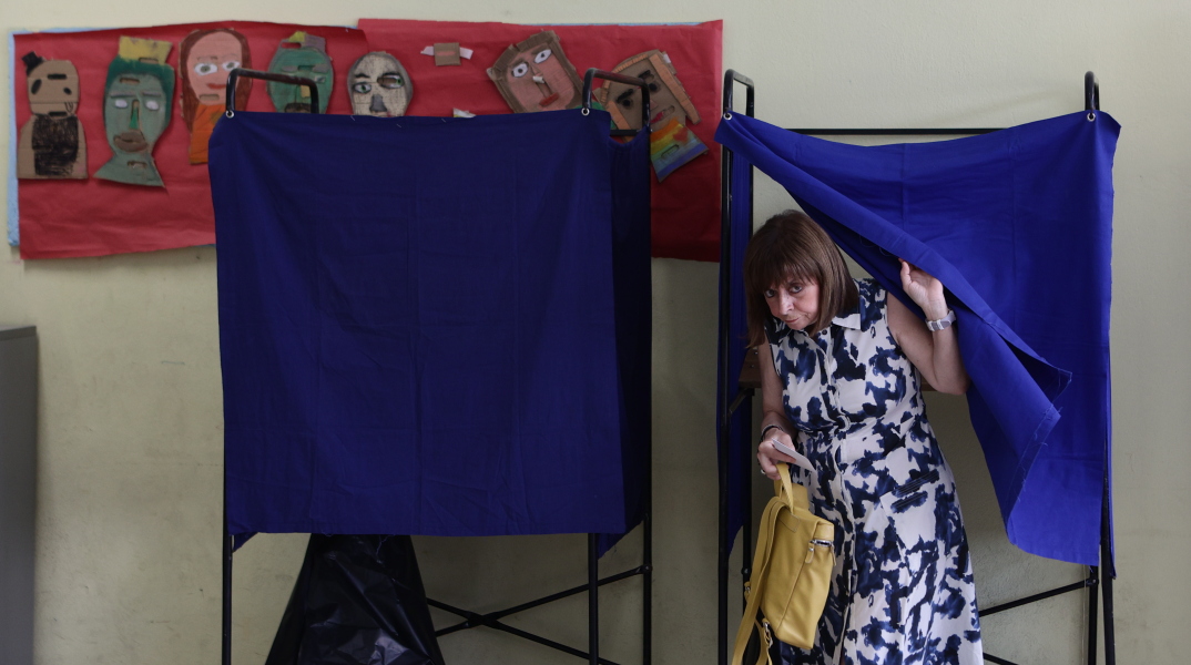 H Kατερίνα Σακελλαροπούλου στην κάλπη