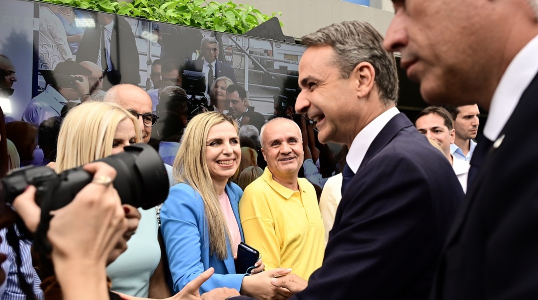 Εκλογές 2023: Έφτασε στα γραφεία της ΝΔ ο Κυριάκος Μητσοτάκης