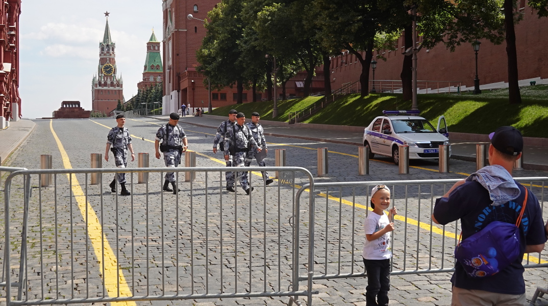 Μέτρα αστυνόμευσης έξω από το Κρεμλίνο