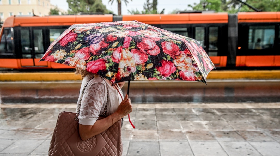 Καιρός αύριο: Άστατος με καταιγίδες - Άνοδος της θερμοκρασίας