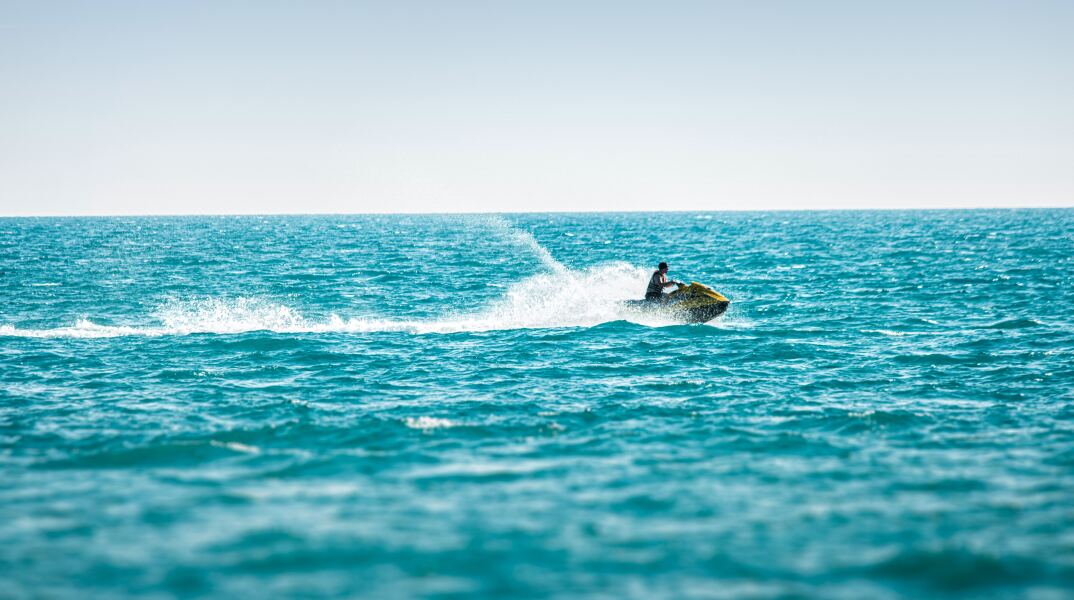 Jet ski στη θάλασσα