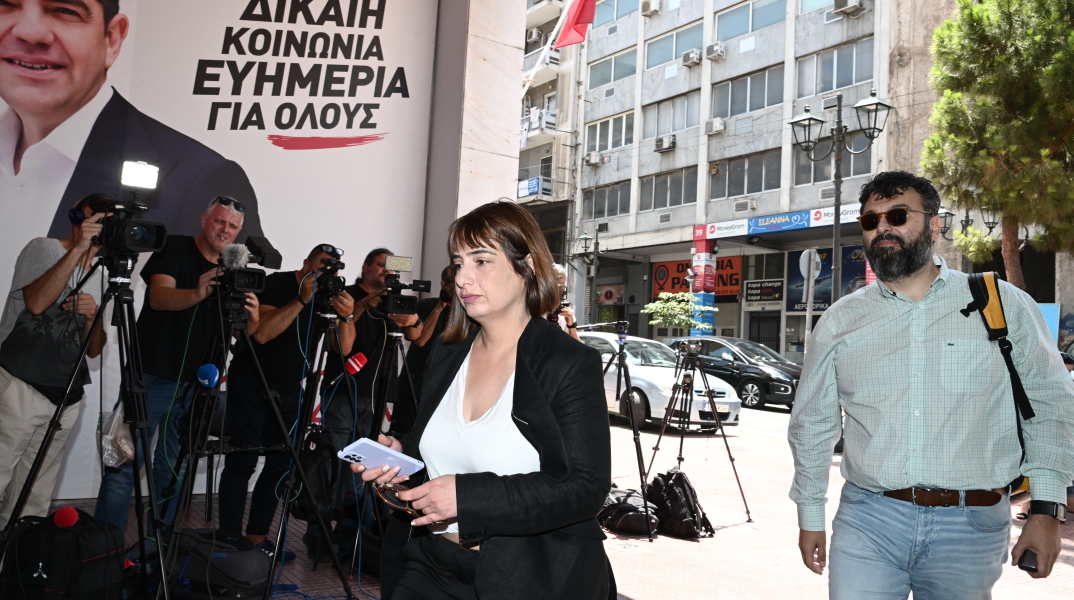 Η Ράνια Σβίγκου προσέρχεται στα γραφεία του ΣΥΡΙΖΑ