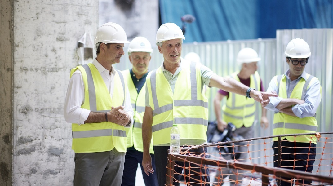 Μητσοτάκης: Eπίσκεψη στο υπό ανακατασκευή κτίριο του «Μινιόν»