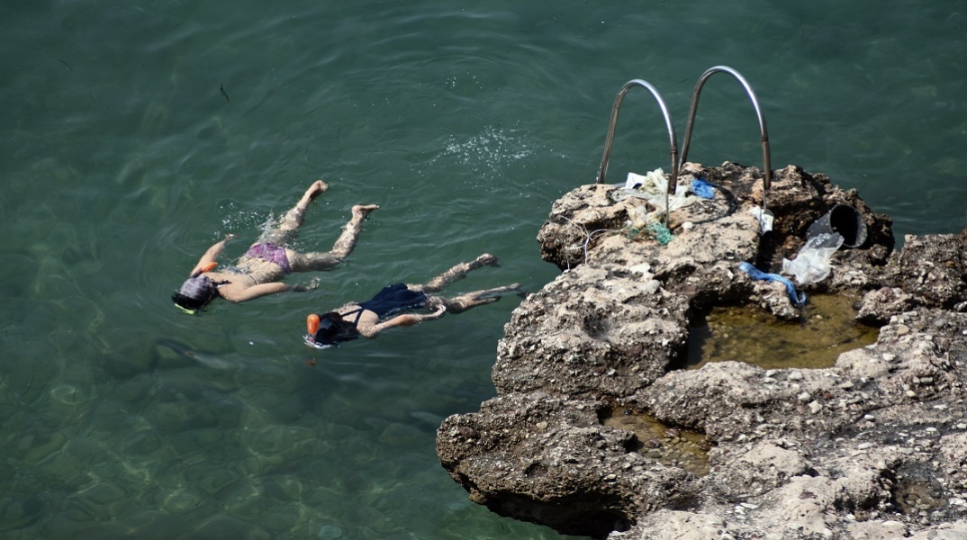 Περιφέρεια Αττικής: Τα σημεία που δεν επιτρέπεται η κολύμβηση
