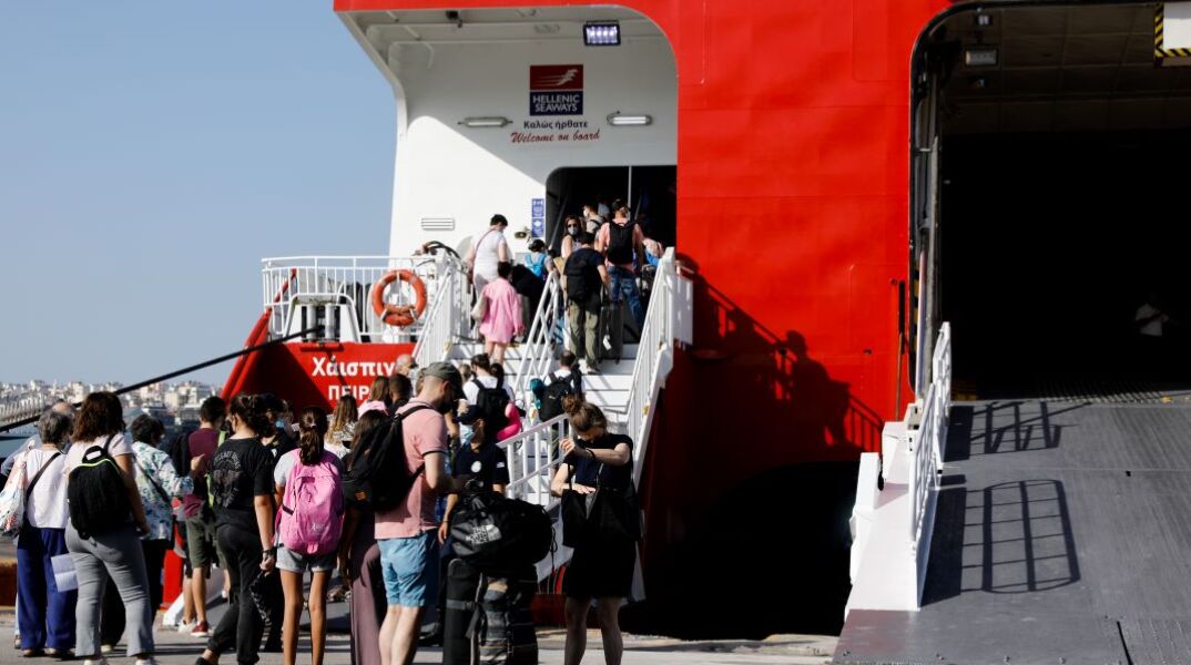 Youth Pass: Πού πρέπει να κάνουν αίτηση οι δικαιούχοι - Οι διευκρινίσεις του υπουργείου Οικονομικών