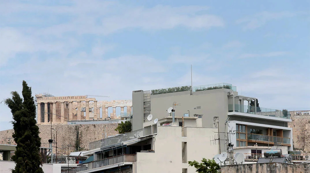 Σφραγίστηκαν δυο όροφοι του Cocomat στην Ακρόπολη από το Υπουργείο Τουρισμού 