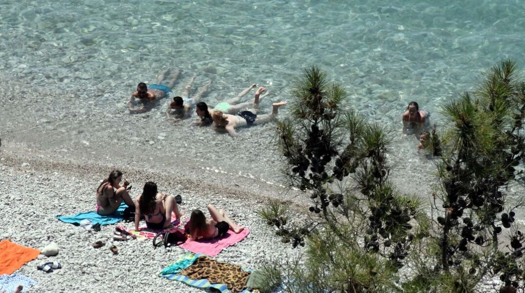 Οι 13 παραλίες που έχασαν τη «γαλάζια σημαία»