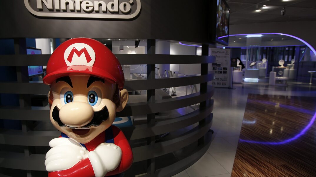 Άγαλμα του Super Mario σε κατάστημα της Nintendo