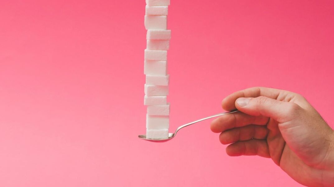 Ασπαρτάμη: Ο ΕΦΕΤ εξηγεί γιατί κρίθηκε δυνητικά καρκινογόνος ουσία από τον ΠΟΥ