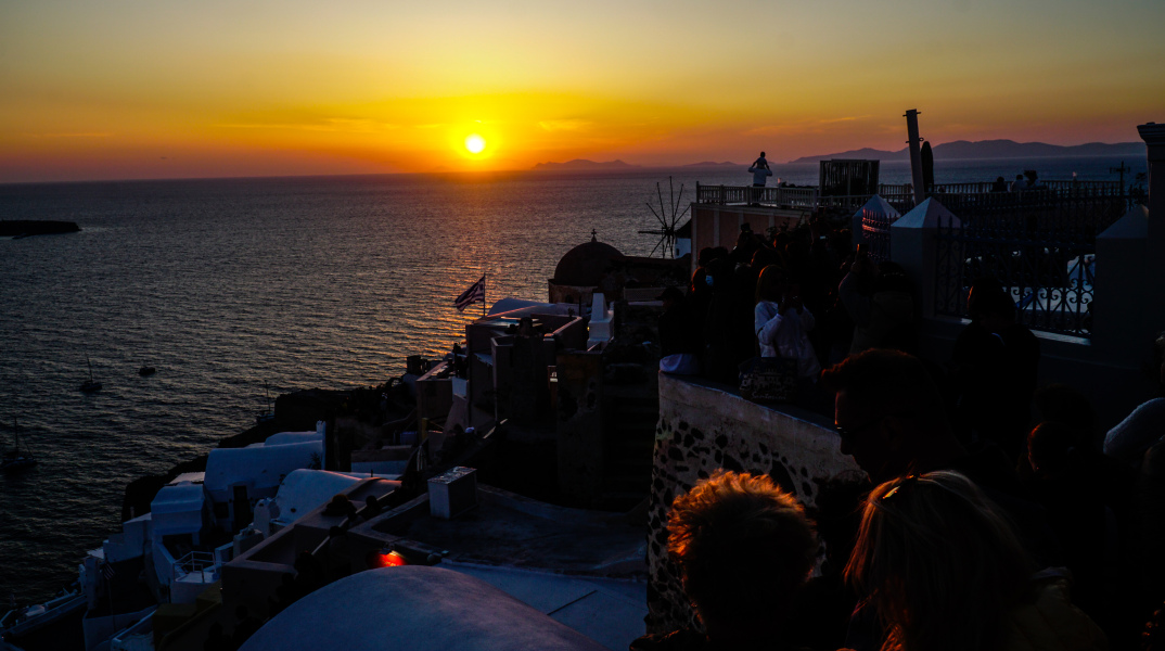 Ηλιοβασίλεμα στη Σαντορίνη