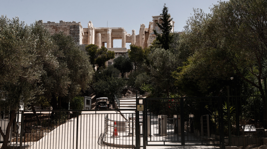 Κλειστή η Ακρόπολη λόγω καύσωνα