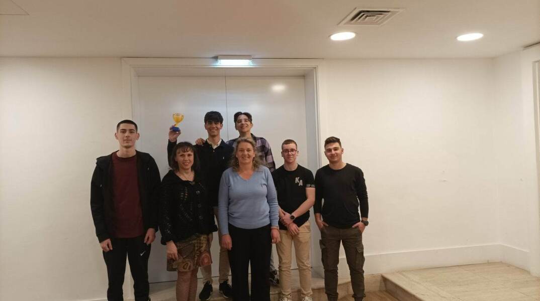 Η ομάδα του 6ου ΕΠΑΛ Ηρακλείου σχεδίασε και εκτύπωσε μια κατασκευή εργαλείων βοήθησης για άτομα με αναπηρία στα άνω άκρα