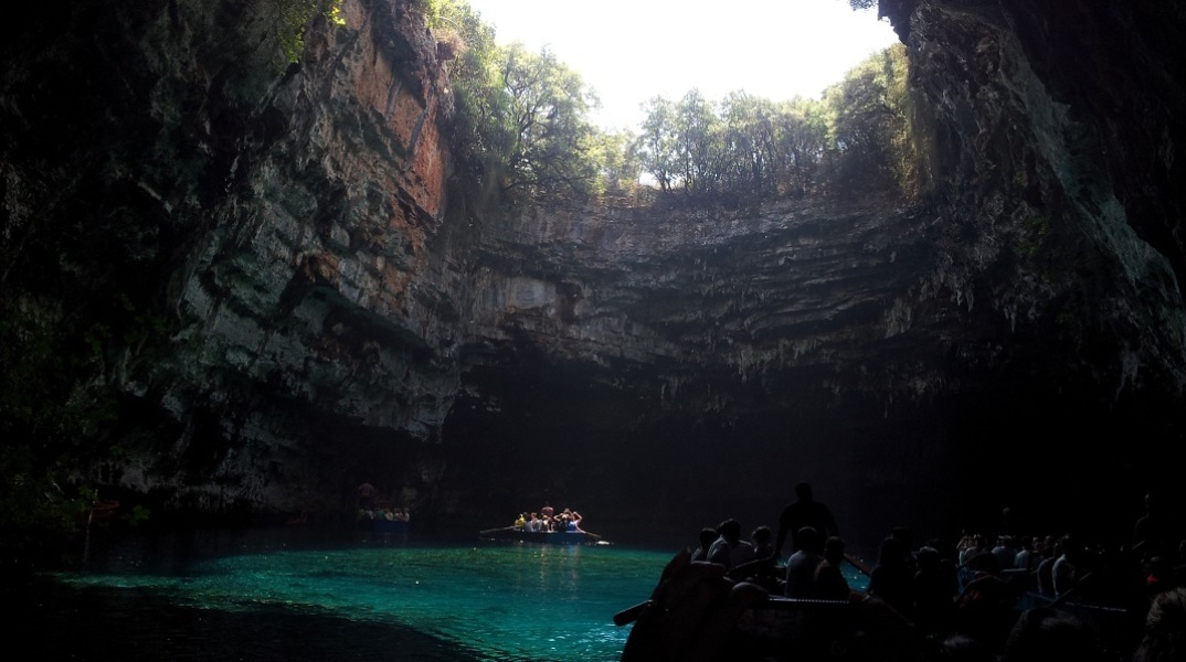 Το σπήλαιο της Μελισσάνης στην Κεφαλονιά, η οποία βρέθηκε στην κορυφή της λίστας της Daily Telegraph