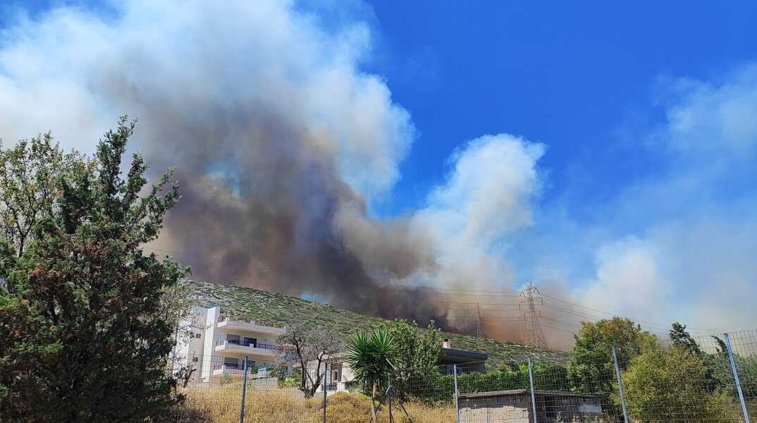 Φωτιά στον Κουβαρά