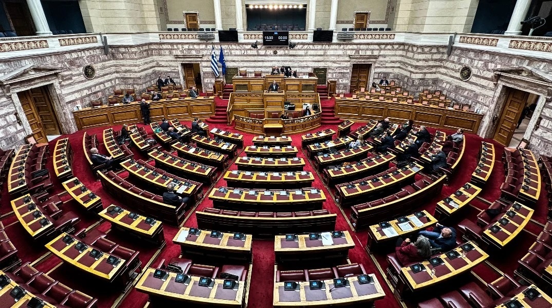 Βουλή: Κατατέθηκε το νομοσχέδιο για την ψήφο των αποδήμων