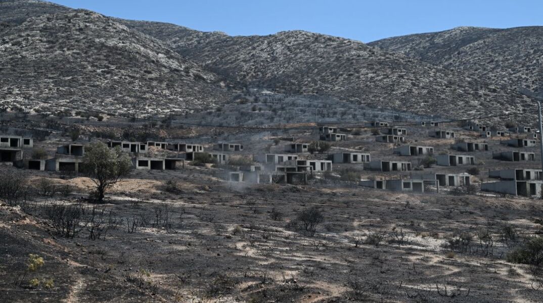 Η επόμενη μέρα μετά τη φωτιά στον Κουβαρά