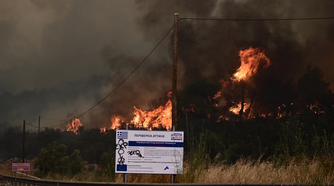 Αναζωπύρωση σε Μάνδρα - Μέγαρα: Εντολή εκκένωσης και στην Οινόη