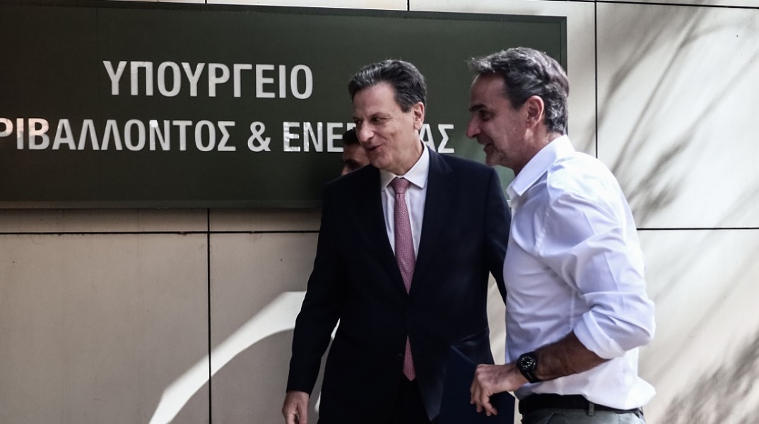 Μητσοτάκης - Φωτιές: Στο συντονιστικό της Πυροσβεστικής