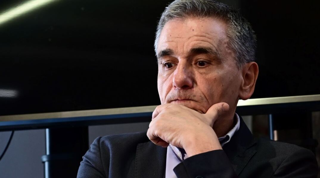 Τσακαλώτος: «Ναι» σε debate υποψηφίων, «όχι» στο να ψηφίσουν φίλοι του ΣΥΡΙΖΑ