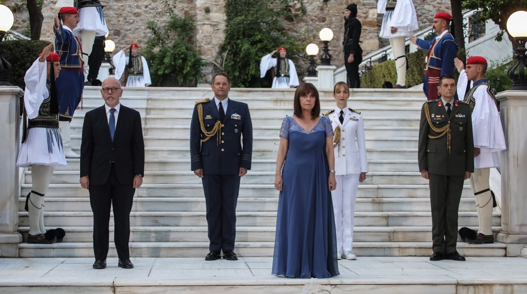 Ματαιώνεται η δεξίωση για την επέτειο της αποκατάστασης της Δημοκρατίας