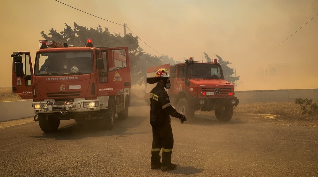 Πυρκαγιές: Σε Ρόδο και Κέρκυρα τα σοβαρότερα μέτωπα