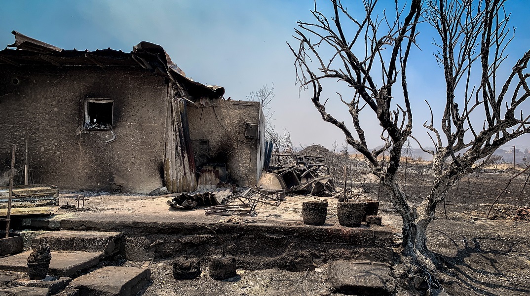Φωτιά στη Ρόδο: Ξεκίνησαν οι αυτοψίες για τις ζημιές στο νησί 