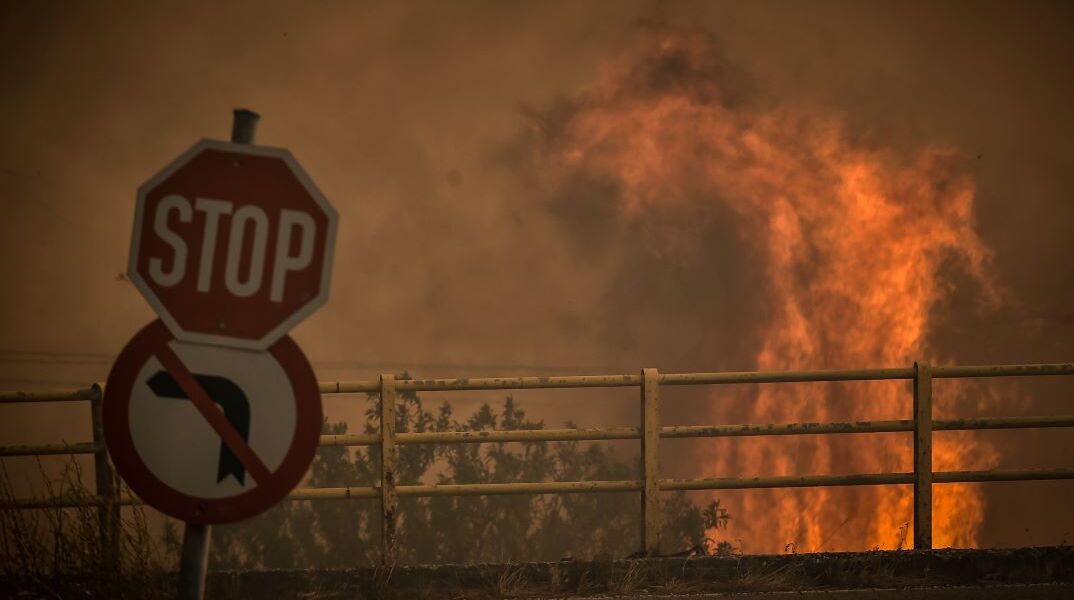 Ακυρώσεις και προβλήματα στα τρένα λόγω πυρκαγιών σε Λαμία, Μαγνησία
