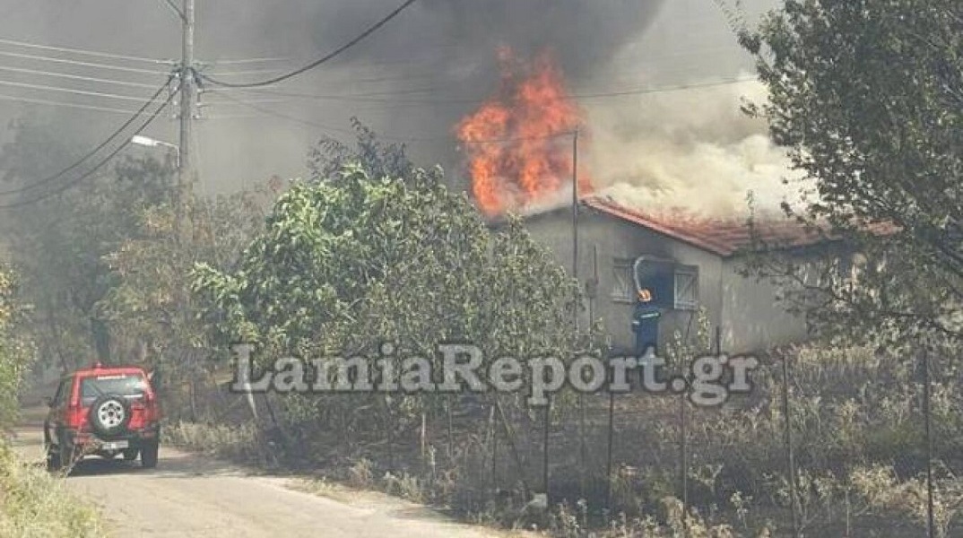 Φωτιά τώρα στη Λαμία: Εκκενώνεται το βόρειο τμήμα