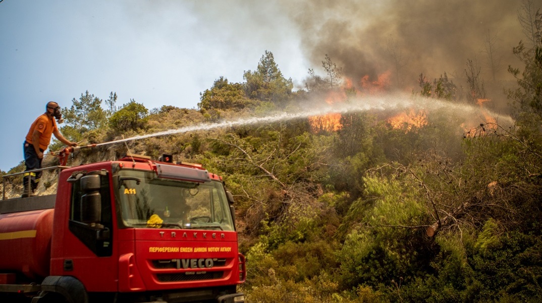 Πυρκαγιές: «Η σημερινή μέρα είναι η δυσκολότερη όλου του καλοκαιριού»