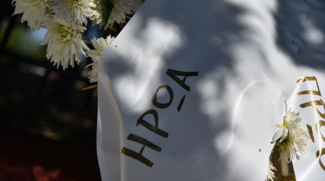 Θρήνος στην κηδεία του πιλότου του Canadair Περικλή Στεφανίδη - Παρών ο Μητσοτάκης