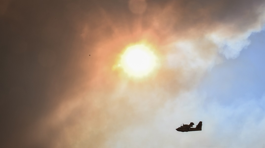 Φωτιές: Το «τρίγωνο του Διαβόλου» που έφερε τις πυρκαγιές