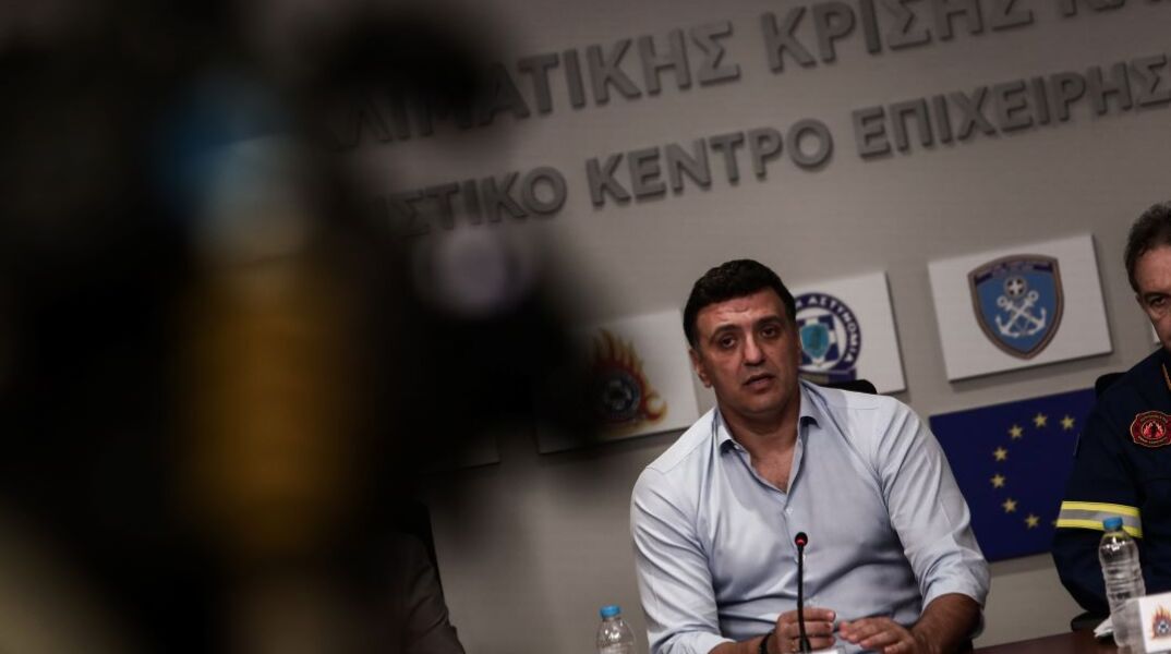 Ενημέρωση από τον Βασίλη Κικίλια για τις δασικές πυρκαγιές