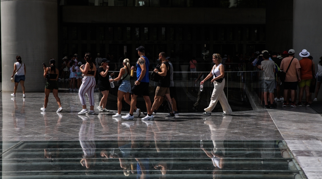 Τουρίστες στο Μουσείο Ακρόπολης