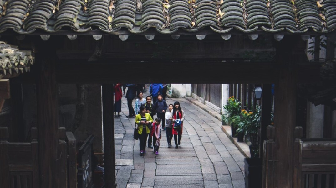 Κινεζικός ζωολογικός κήπος αρνείται ότι οι αρκούδες του είναι άνθρωποι ντυμένοι με στολή