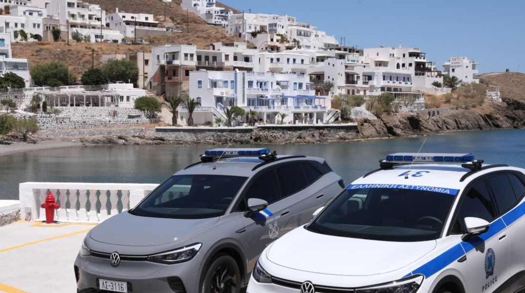 Περιπολικά δίπλα στη θάλασσα