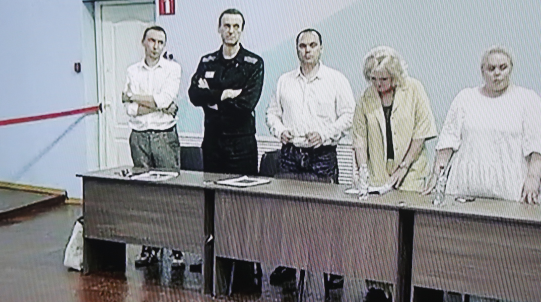 Ο Ναβάλνι στο δικαστήριο στη φυλακή