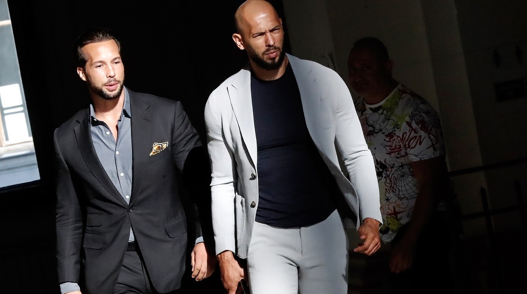 O Άντριου Τέιτ (δεξιά) και ο αδερφός του Τρίσταν