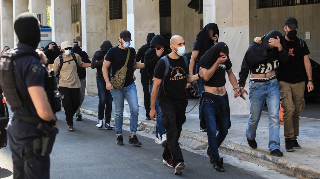 Έρχονται νέα εντάλματα σύλληψης