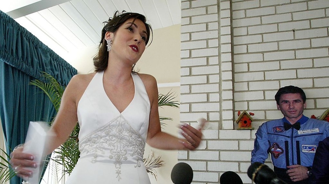 Η νύφη Εκατερίνα Ντμιτρίεβα στη Γη και ο «χάρτινος» Γιούρι Μαλεντσένκο