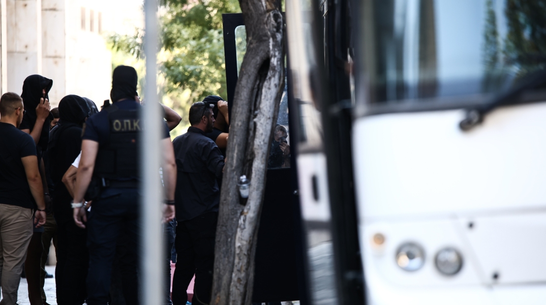 Μεταγωγή των συλληφθέντων χούλιγκαν