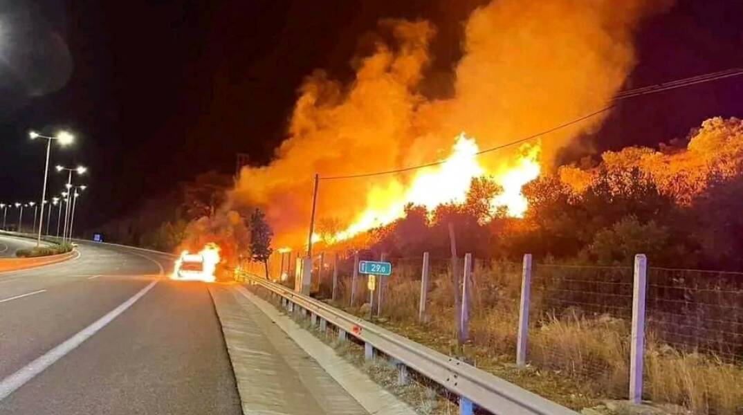 Φωτιά που ξεκίνησε από ΙΧ κοντά στη Νέα Πέραμο