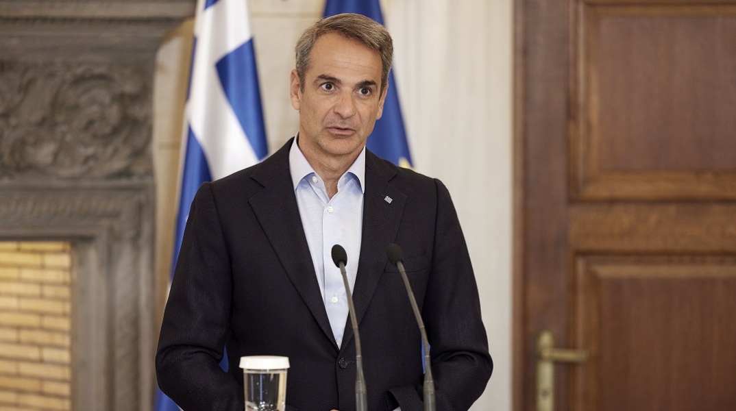 Ο Κυριάκος Μητσοτάκης σε δηλώσεις μετά τη σύσκεψη για την οπαδική βία