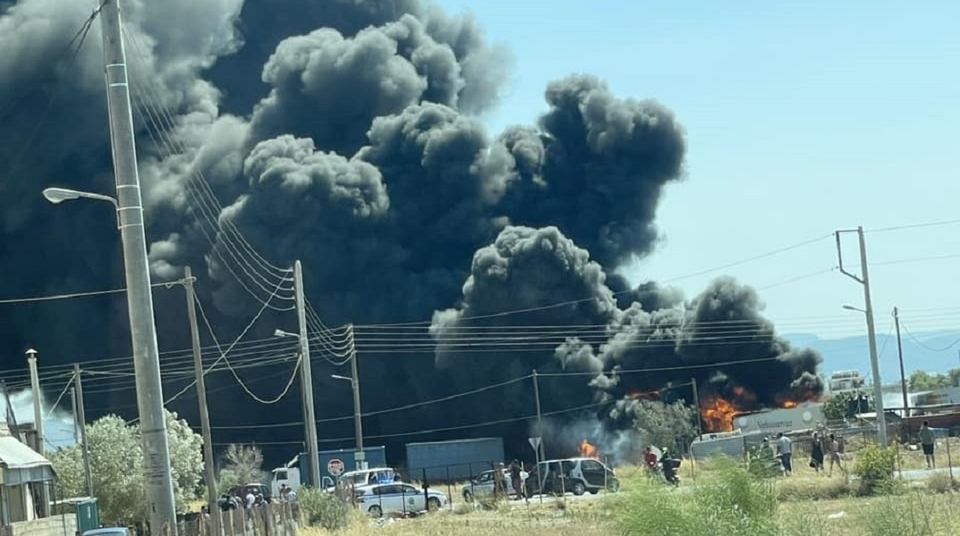 Φωτιά σε μάντρα οχημάτων στον Ασπρόπυργο